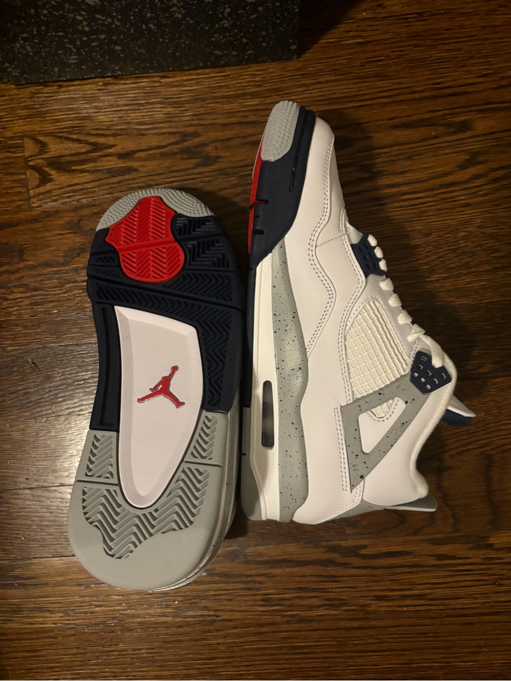 Jordan 4 Midnight Navy men’s sneakers size 7.5 US